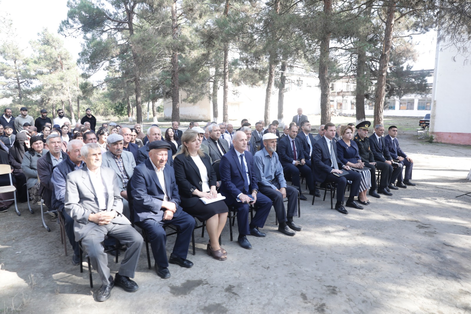 Xaçmaz Rayon İcra Hakimiyyətinin başçısı Elnur Rzayev Yalama kəndində vətəndaşların müraciət və təkliflərini dinləyib (FOTO)