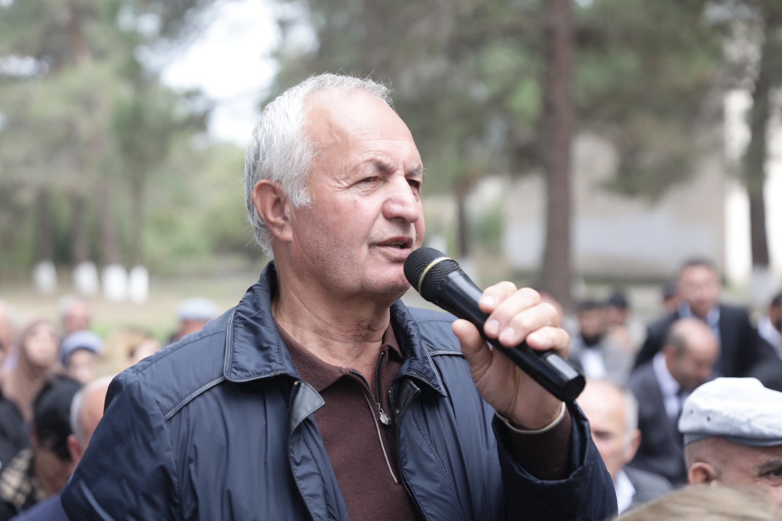 Xaçmaz Rayon İcra Hakimiyyətinin başçısı Elnur Rzayev Yalama kəndində vətəndaşların müraciət və təkliflərini dinləyib (FOTO)