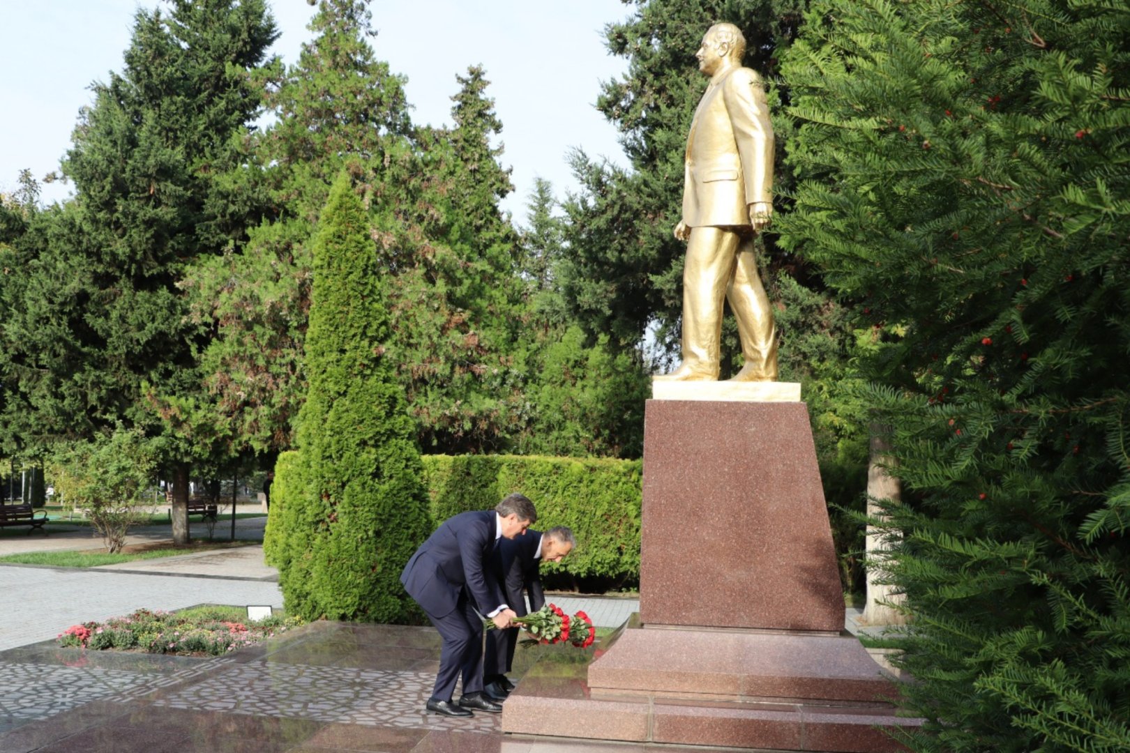 Rəşad Nəbiyev Qəbələdə vətəndaşları qəbul edib (FOTO)