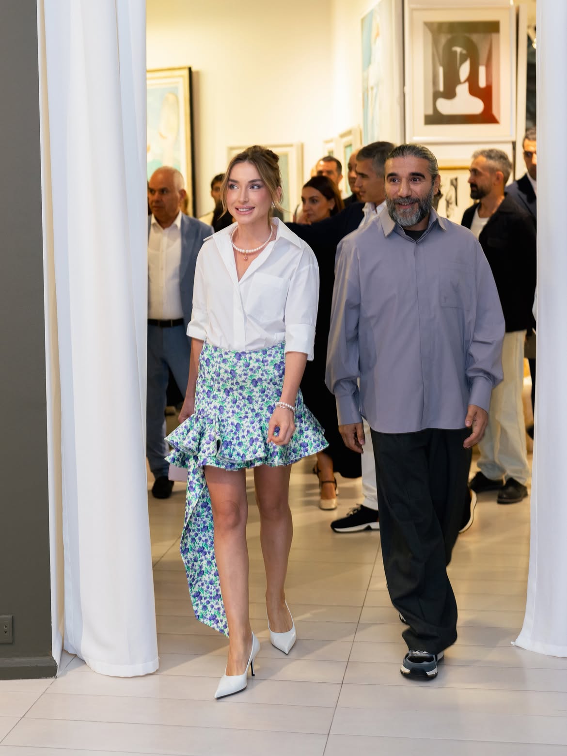 Alyona Əliyeva Anar Hüseynzadənin "O" adlı sərgisindən görüntülər paylaşıb (FOTO)