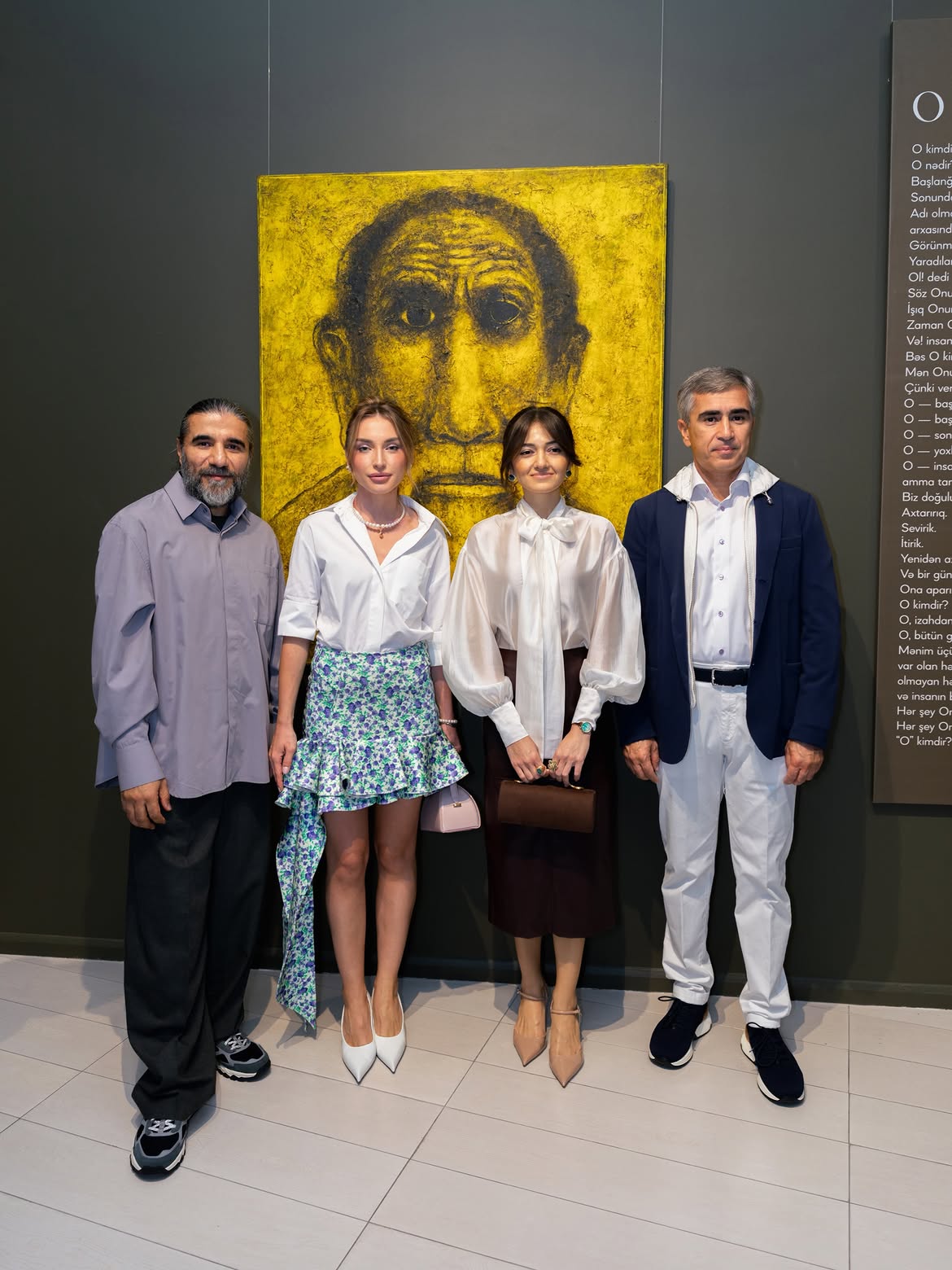 Alyona Əliyeva Anar Hüseynzadənin "O" adlı sərgisindən görüntülər paylaşıb (FOTO)