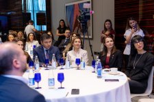 Süd vəzi xərçənginə dəstək məqsədilə “GüclüSən” sığorta məhsulu təqdim olunub (FOTO)
