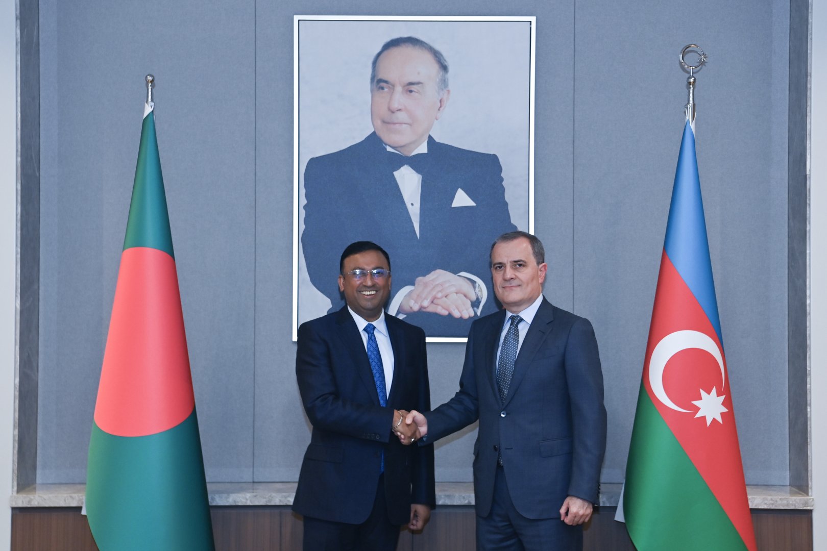 Ceyhun Bayramov Banqladeşlə ikitərəfli əməkdaşlığı müzakirə edib (FOTO)
