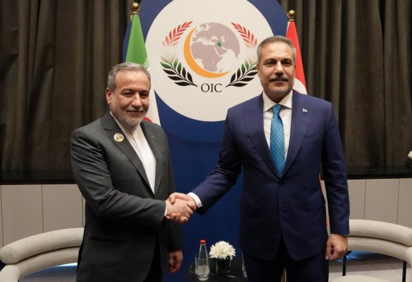 İran və Türkiyə arasında regional məsələlər müzakirə olunub