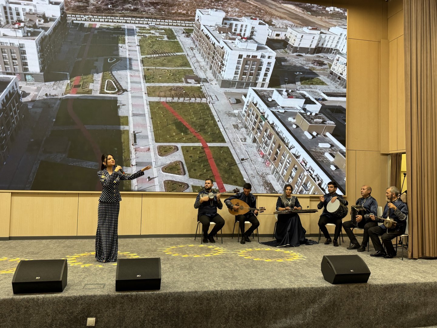 Füzulidə Şəhəri Günü münasibətilə konsert proqramı keçirilib (FOTO)