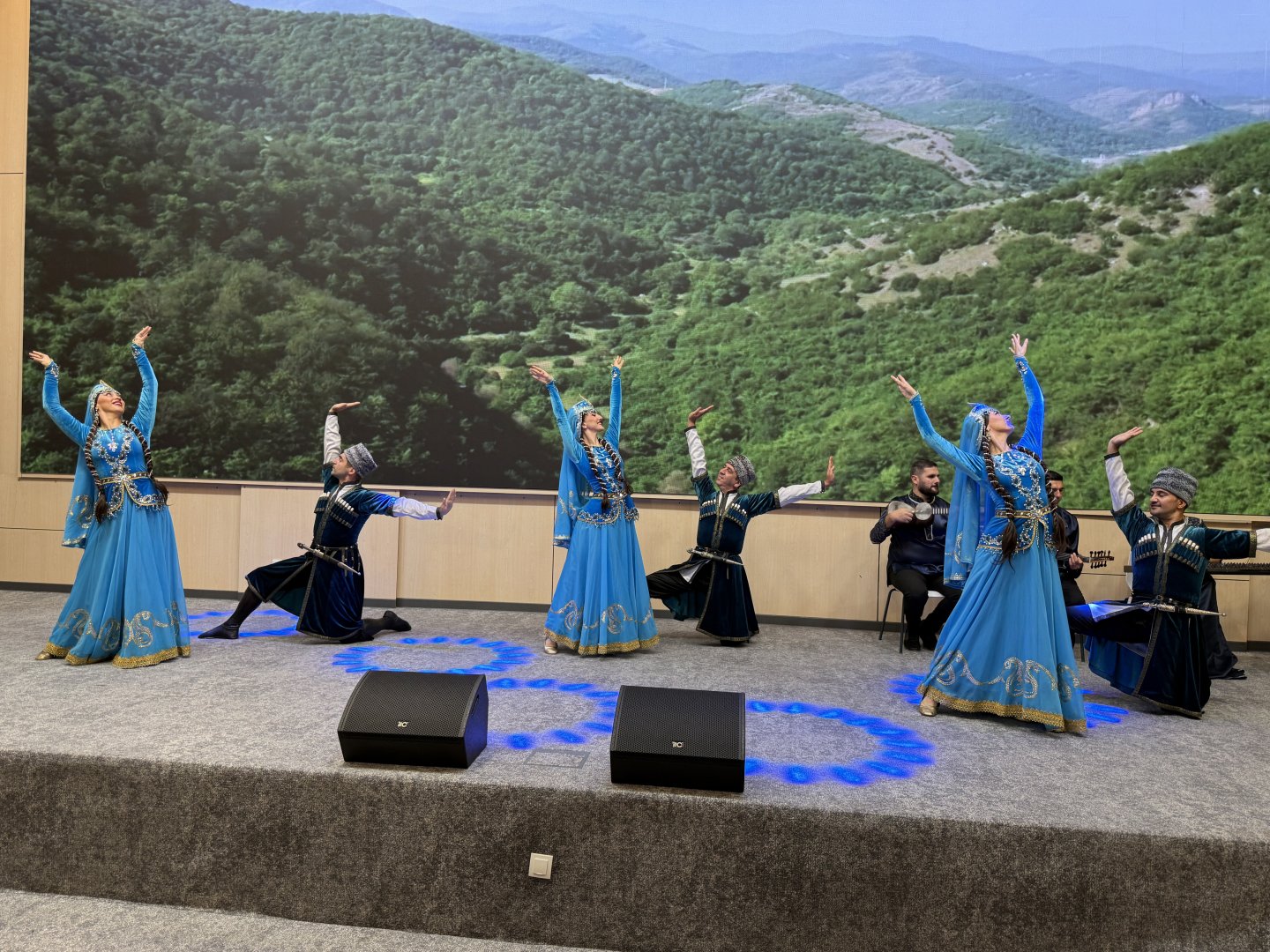 Füzulidə Şəhəri Günü münasibətilə konsert proqramı keçirilib (FOTO)