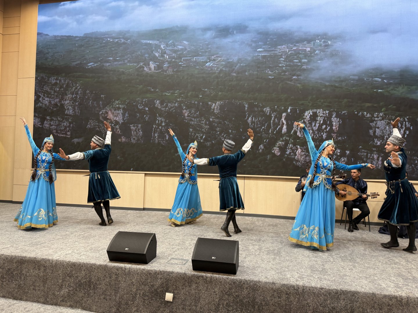 Füzulidə Şəhəri Günü münasibətilə konsert proqramı keçirilib (FOTO)