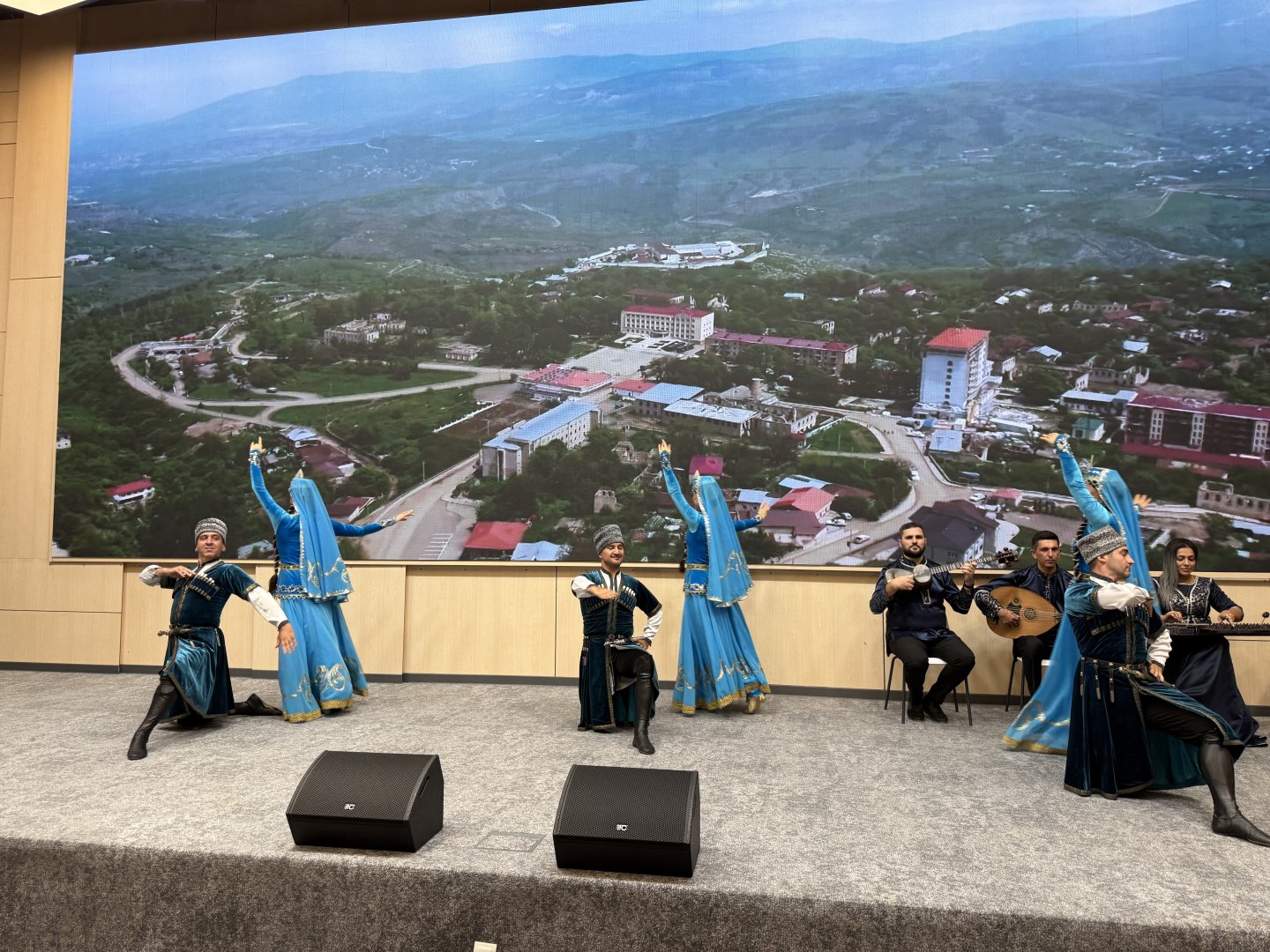 Füzulidə Şəhəri Günü münasibətilə konsert proqramı keçirilib (FOTO)