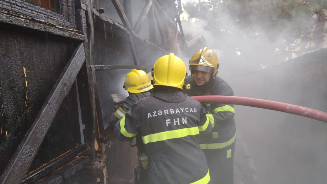 Xırdalanda yaşayış kompleksinin ərazisində yanğın baş verib (FOTO) (YENİLƏNİB)
