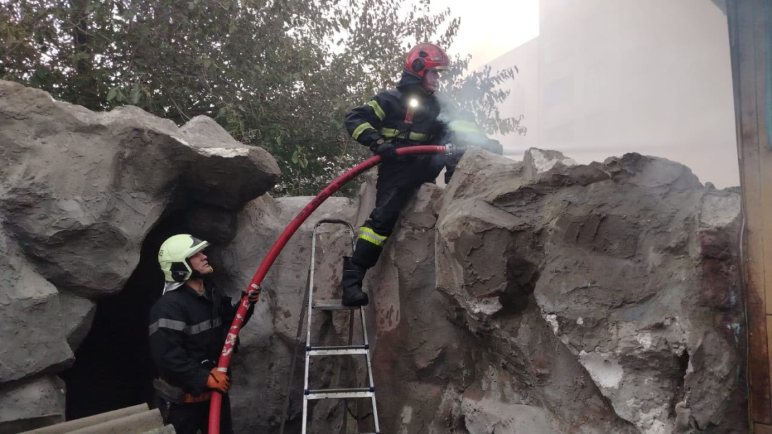 Xırdalanda yaşayış kompleksinin ərazisində yanğın baş verib (FOTO) (YENİLƏNİB)