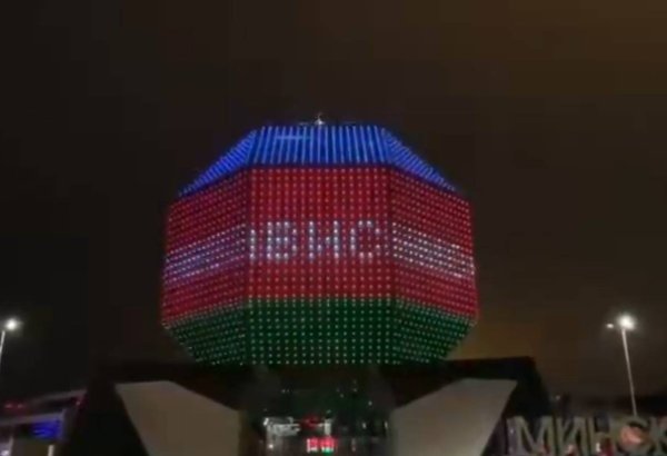 Belarus Milli Kitabxanasının binası Azərbaycan bayrağının rəngləri ilə işıqlandırılıb
