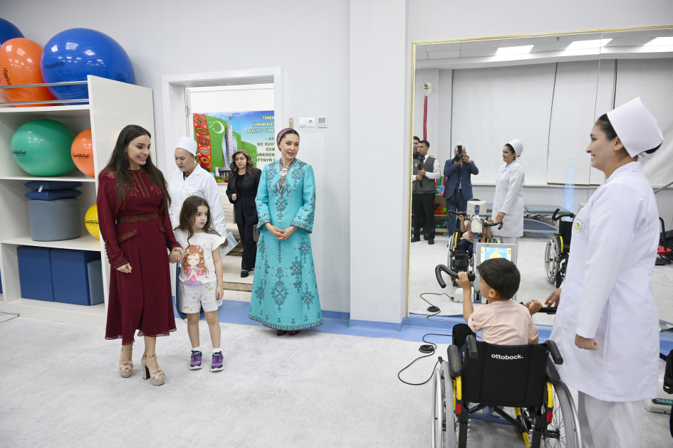 Leyla Əliyeva Arkadağ şəhərində Uşaq Sağlamlığı və Reabilitasiya Mərkəzinin fəaliyyəti ilə tanış olub (FOTO)