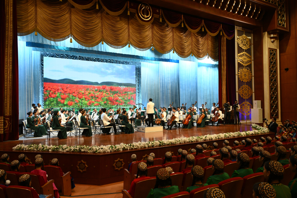 Leyla Əliyeva Aşqabadda Türkmənistan Dövlət Simfonik Orkestrinin konsertini izləyib (FOTO)