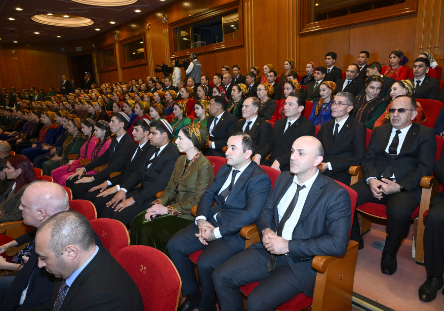 Leyla Əliyeva Aşqabadda Türkmənistan Dövlət Simfonik Orkestrinin konsertini izləyib (FOTO)