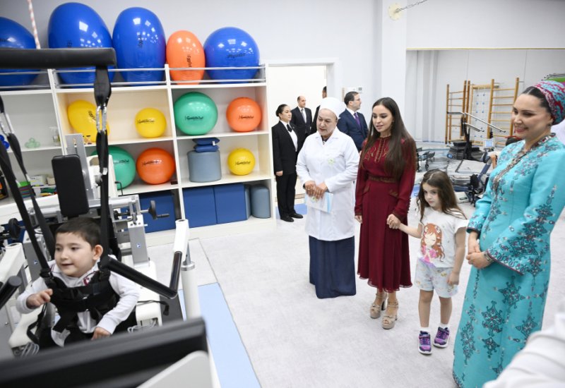 Leyla Əliyeva Arkadağ şəhərində Uşaq Sağlamlığı və Reabilitasiya Mərkəzinin fəaliyyəti ilə tanış olub (FOTO)