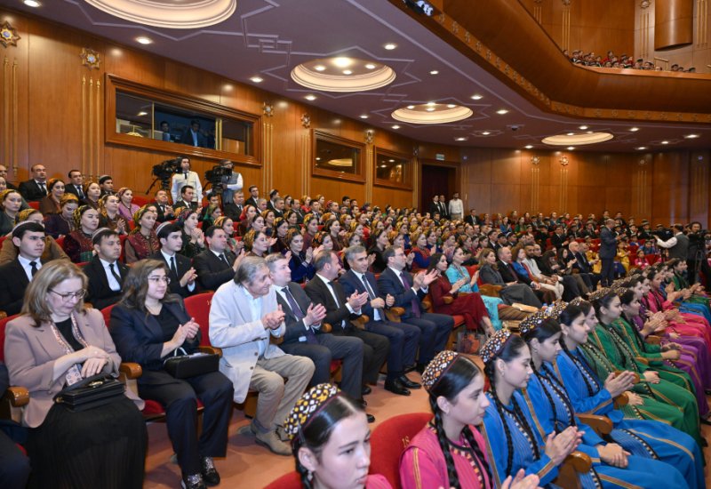 Leyla Əliyeva Aşqabadda Türkmənistan Dövlət Simfonik Orkestrinin konsertini izləyib (FOTO)