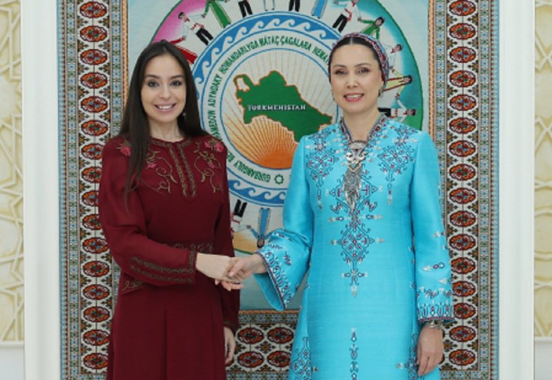 Leyla Əliyeva Arkadağ şəhərində Oğulcahan Atabayeva ilə görüşüb (FOTO)