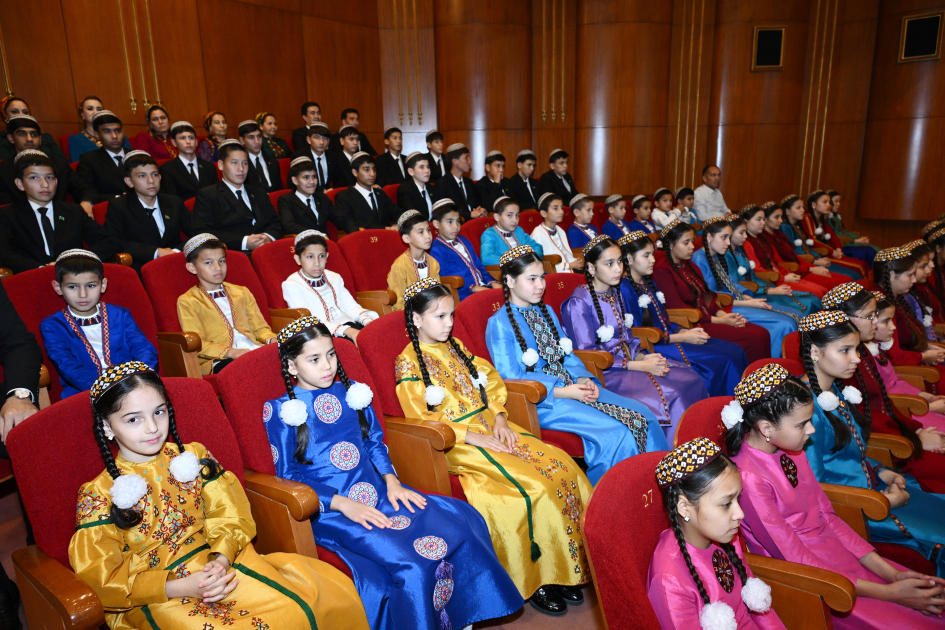Leyla Əliyeva Aşqabadda Türkmənistan Dövlət Simfonik Orkestrinin konsertini izləyib (FOTO)