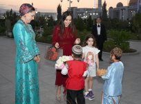 Leyla Əliyeva Arkadağ şəhərində Uşaq Sağlamlığı və Reabilitasiya Mərkəzinin fəaliyyəti ilə tanış olub (FOTO)