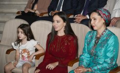 Leyla Əliyeva Arkadağ şəhərində əfsanəvi "Galkynyş" milli atüstü oyunlar qrupunun çıxışını izləyib (FOTO)