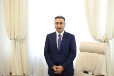 Eks-nazir yeni naziri kollektivə təqdim etdi (FOTO)