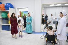 Leyla Əliyeva Arkadağ şəhərində Uşaq Sağlamlığı və Reabilitasiya Mərkəzinin fəaliyyəti ilə tanış olub (FOTO)