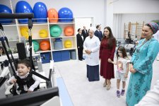 Leyla Əliyeva Arkadağ şəhərində Uşaq Sağlamlığı və Reabilitasiya Mərkəzinin fəaliyyəti ilə tanış olub (FOTO)