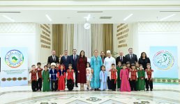 Leyla Əliyeva Arkadağ şəhərində Uşaq Sağlamlığı və Reabilitasiya Mərkəzinin fəaliyyəti ilə tanış olub (FOTO)