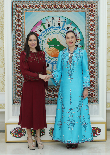 Leyla Əliyeva Arkadağ şəhərində Oğulcahan Atabayeva ilə görüşüb (FOTO)
