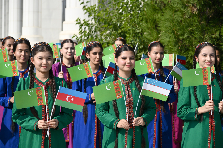 Heydər Əliyev Fondunun vitse-prezidenti Leyla Əliyeva Aşqabadda MAMA “Ana təbiət” beynəlxalq incəsənət sərgisinin açılışında iştirak edib (FOTO)