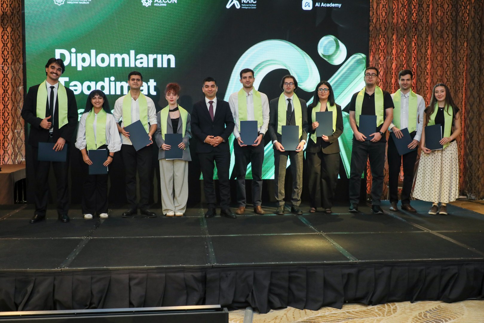 MSİM Milli Süni İntellekt Strategiyasının icrası çərçivəsində “AI Academy”nin ilk məzunlarını təltif edib (FOTO)