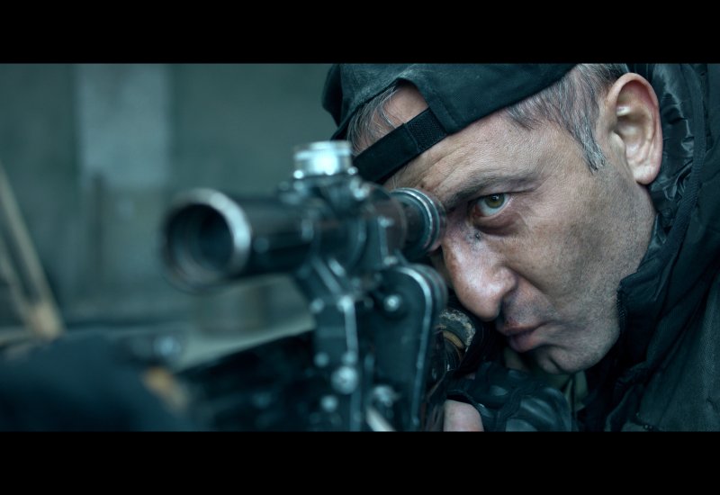 Hikmət Rəhimov “44” filminin çəkilişlərindən danışıb: Qarlı küçədə hava beton tikilinin içindən daha isti idi (FOTO)