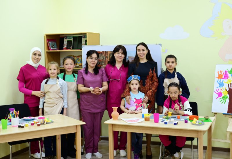 Heydər Əliyev Fondunun vitse-prezidenti Leyla Əliyeva Səmərqənddə xüsusi qayğıya ehtiyacı olan uşaqlar üçün yaradılan mərkəzlərin fəaliyyəti ilə tanış olub (FOTO)