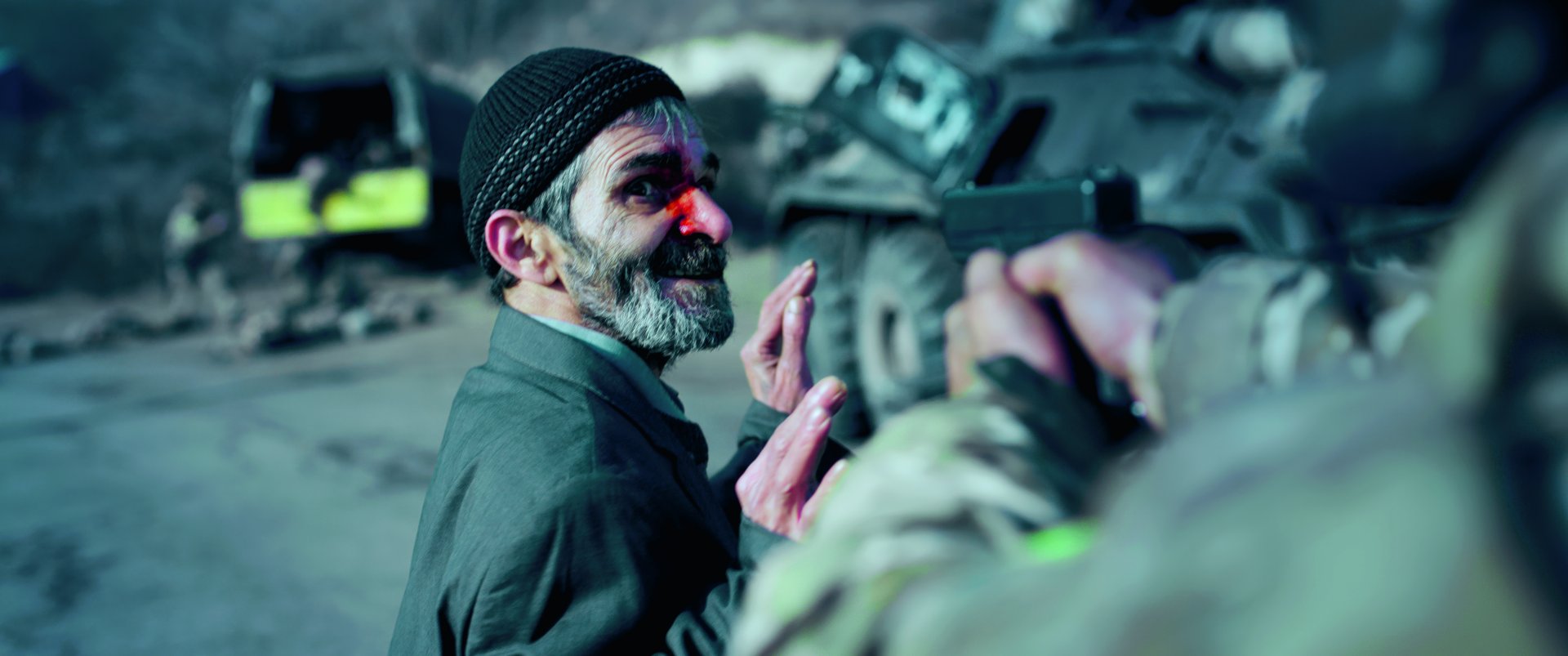 Hikmət Rəhimov “44” filminin çəkilişlərindən danışıb: Qarlı küçədə hava beton tikilinin içindən daha isti idi (FOTO)