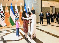 Heydər Əliyev Fondunun vitse-prezidenti Leyla Əliyeva Səmərqənddə Uşaqların rifahına investisiya mövzusunda Ümumdünya Sammitinin açılış mərasimində iştirak edib (FOTO)