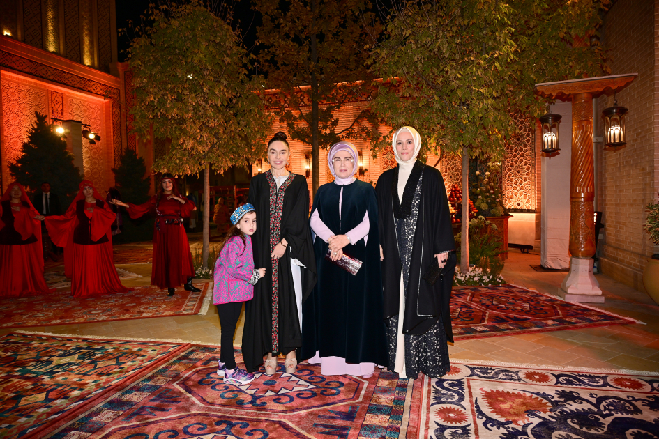 Heydər Əliyev Fondunun vitse-prezidenti Leyla Əliyeva Səmərqənddə “Əbədi şəhər” kompleksi ilə tanış olub (FOTO) (YENİLƏNİB)