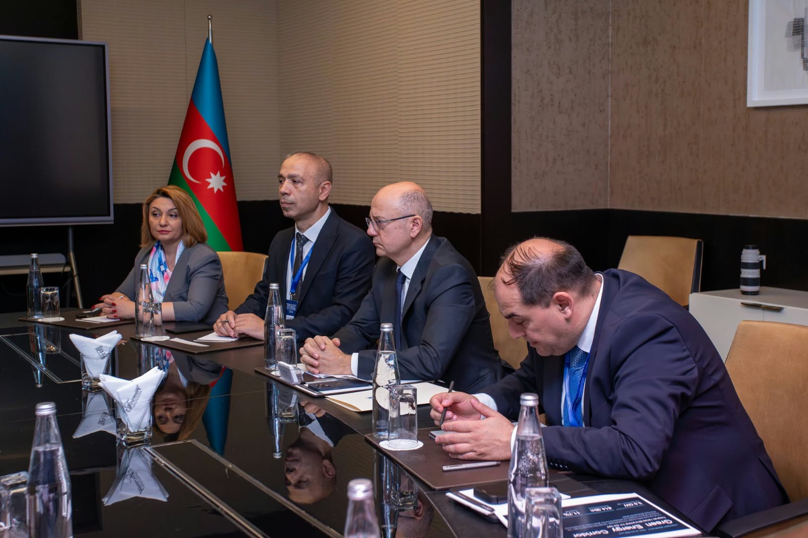 Azərbaycan Çin şirkət ilə 300 MVt-lıq "yaşıl enerji" layihələrini müzakirə edib (FOTO)