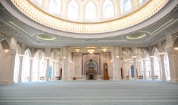 Heydər Əliyev Fondunun vitse-prezidenti Leyla Əliyeva Səmərqənddə “Uşağın gözü ilə dünya” sərgisi və İmam əl-Buxari memorial kompleksi ilə tanış olub (FOTO)
