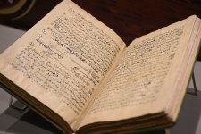Heydər Əliyev Fondunun vitse-prezidenti Leyla Əliyeva Səmərqənddə “Uşağın gözü ilə dünya” sərgisi və İmam əl-Buxari memorial kompleksi ilə tanış olub (FOTO)