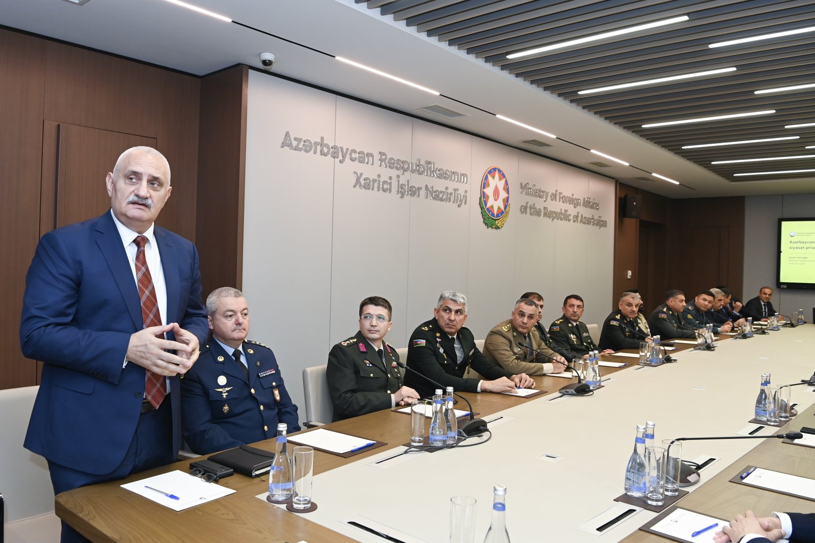 XİN-də Milli Müdafiə Universitetinin akademik kursunun iştirakçıları ilə görüş keçirilib (FOTO)