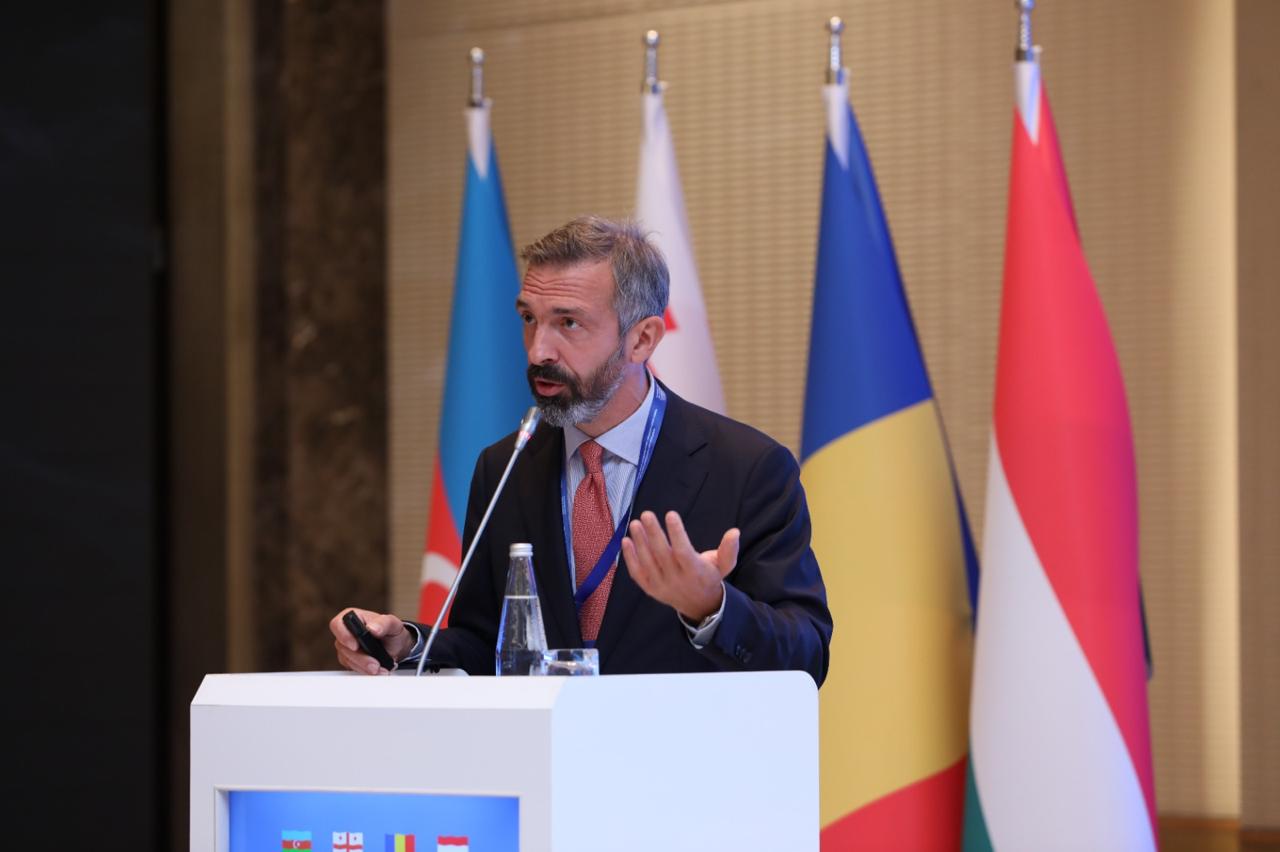 “Xəzər-Qara dəniz-Avropa Yaşıl Enerji Dəhlizi” layihəsinin texniki-iqtisadi əsaslandırmasının nəticələri təqdim edilib (FOTO)
