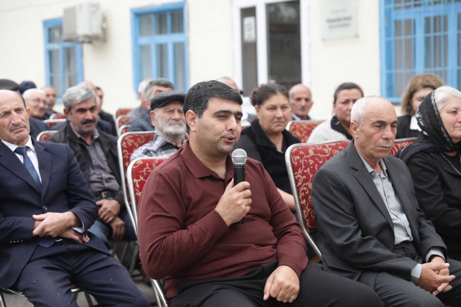 Elnur Rzayev Niyazoba kəndində səyyar qəbul keçirib (FOTO)