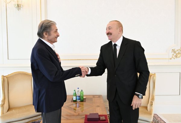 Prezident İlham Əliyev Fərhad Xəlilova “İstiqlal” ordenini təqdim edib (FOTO/VİDEO) (YENİLƏNİB)