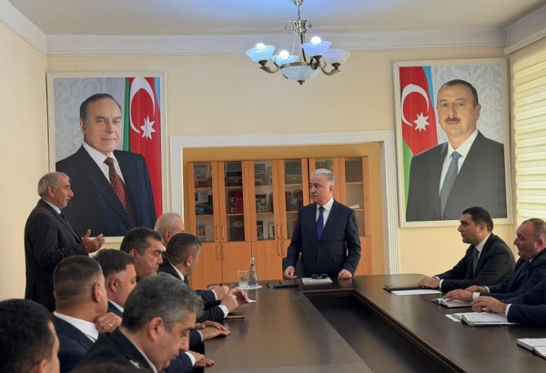 Yardımlı Rayon İcra Hakimiyyətinin yeni başçısı kollektivə təqdim edilib (FOTO)