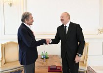 Prezident İlham Əliyev Fərhad Xəlilova “İstiqlal” ordenini təqdim edib (FOTO)