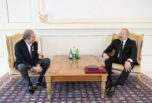 Prezident İlham Əliyev Fərhad Xəlilova “İstiqlal” ordenini təqdim edib (FOTO)
