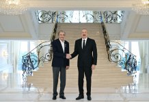 Prezident İlham Əliyev Fərhad Xəlilova “İstiqlal” ordenini təqdim edib (FOTO)
