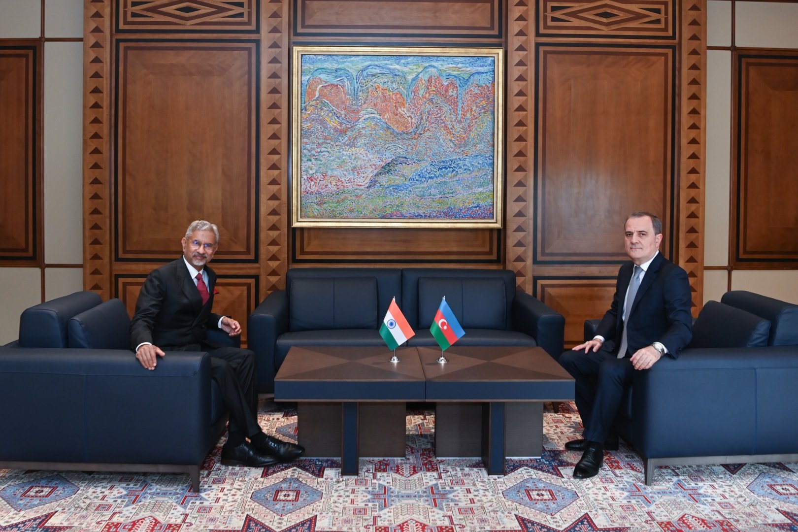 XİN Caişankarın Bakıya səfəri barədə məlumat yaydı (FOTO)