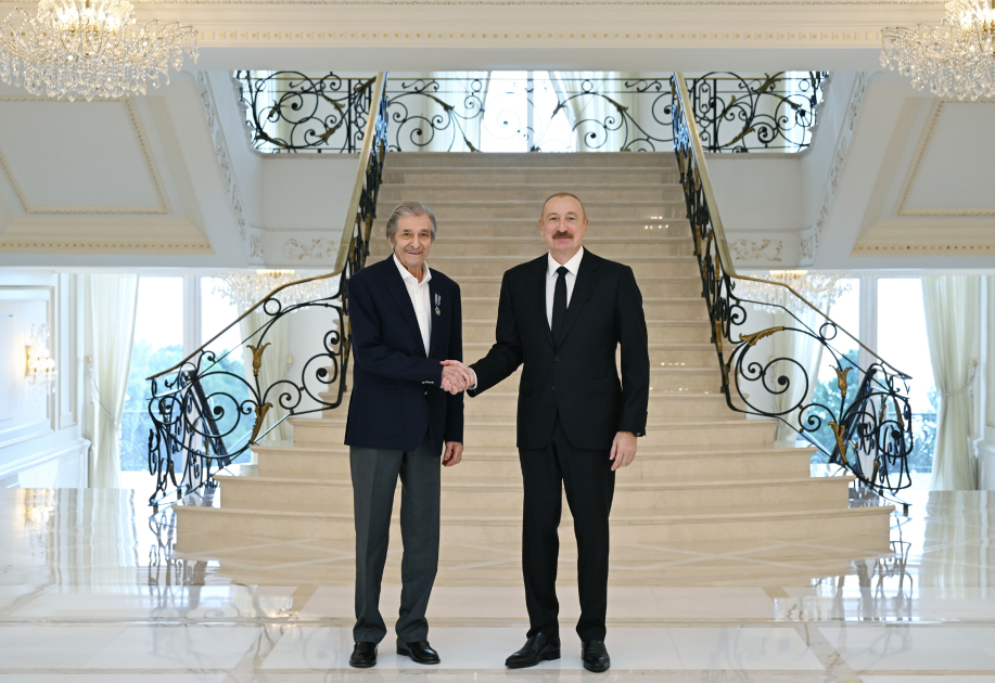 Prezident İlham Əliyev Fərhad Xəlilova “İstiqlal” ordenini təqdim edib (FOTO)