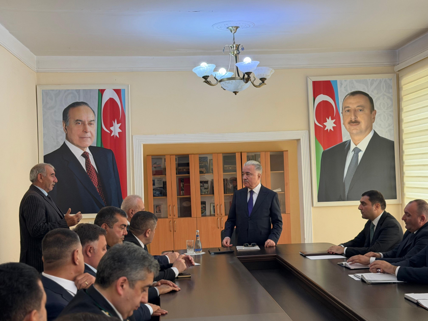 Yardımlı Rayon İcra Hakimiyyətinin yeni başçısı kollektivə təqdim edilib (FOTO)